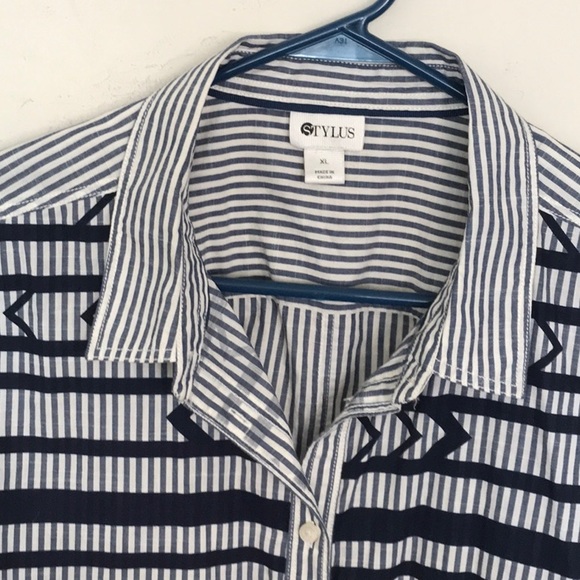 Navy and white snazzy little blouse by Stylus! - Picture 2 of 4